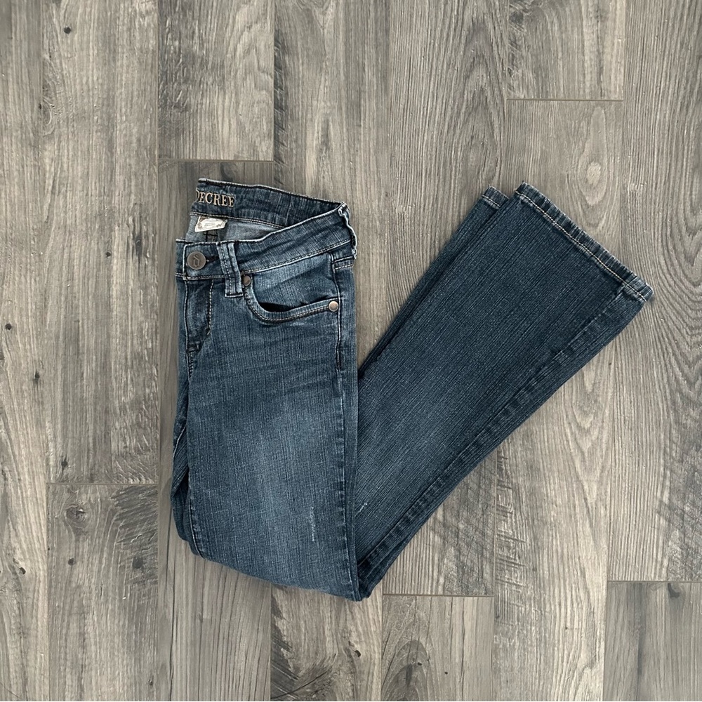 Women’s Dark Washed Decree Low Rise BootCut Jeans, Size 5
